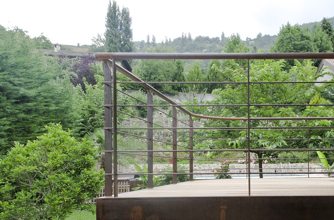 agencement terrasse extérieure métallique