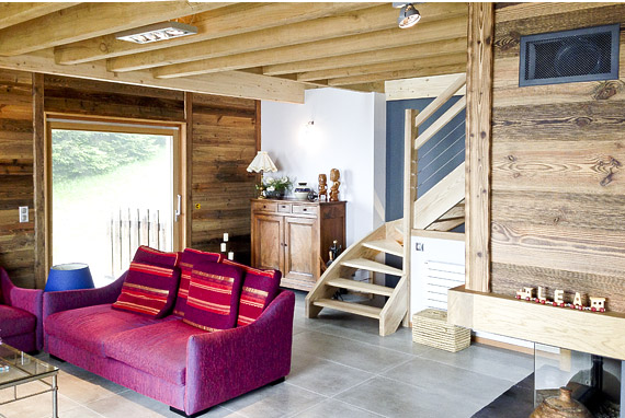 aménagement intérieur salon dans chalet en bois