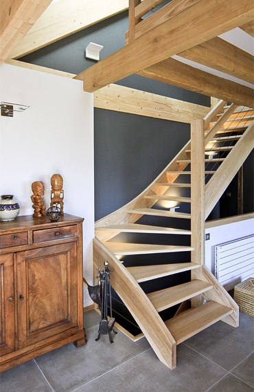 escalier en bois et peinture