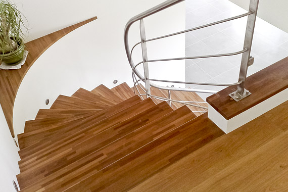 marches en bois, architecture escalier d'intérieur