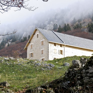 grange dans la montagne, massif du vercors