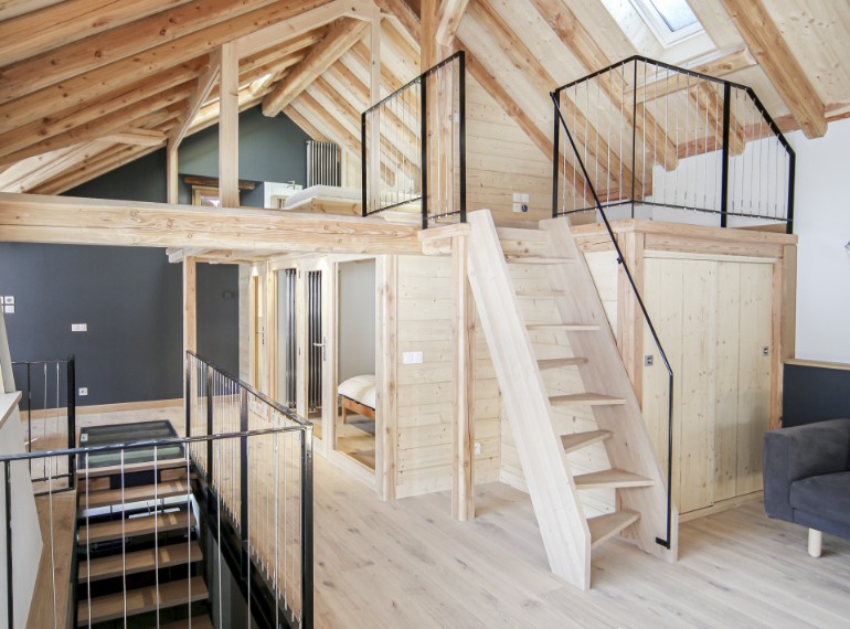 aménagement intérieur d'un chalet d'alpage en bois