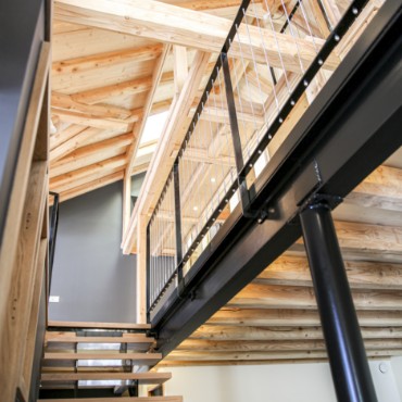 intérieur chalet en bois et métal